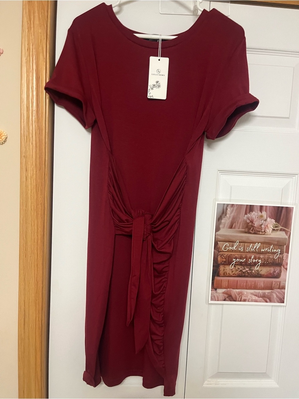 LILLUSORY Midi Dress in Burgundy